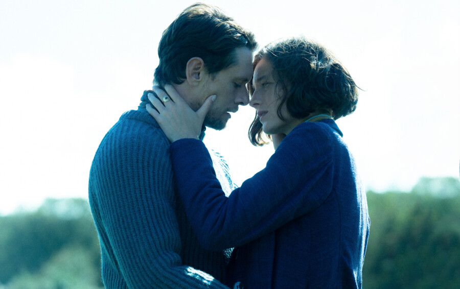 Le 2 décembre, Netflix diffuse une nouvelle adaptation du roman de D.H Laurence "L'Amant de Lady Chatterley", avec notamment Emma Corrin ( Diana dans les saisons 3 et 4 de "The Crown") dans le rôle de Lady Constance.